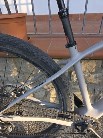 Orbea ALMA M TEAM 2021 2021 Mountainbike usato, Grigio chiaro — immagine 7 di 9