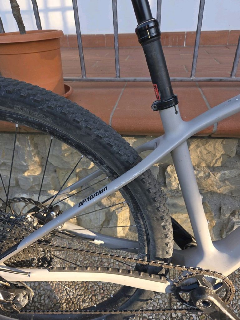 Orbea ALMA M TEAM 2021 2021 Mountainbike usato, Grigio chiaro — immagine 7 di 9