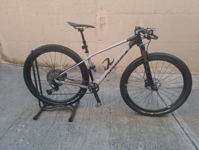Used Orbea ALMA M TEAM 2021 2021 Mountainbike, Light Gray, 29 — image 2 of 5