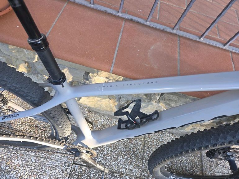 Orbea ALMA M TEAM 2021 2021 Mountainbike usato, Grigio chiaro — immagine 8 di 9