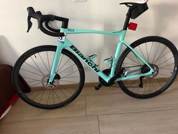 Used Bianchi Specialissima Shimano 105 Di2 2025 Road & Gravel — image 2 of 8