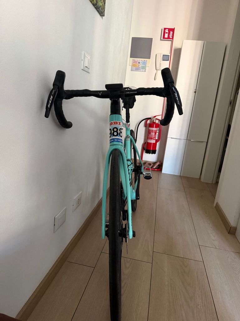 Used Bianchi Specialissima Shimano 105 Di2 2025 Road & Gravel — image 5 of 8