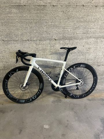 Used Specialized Tarmac Shimano Ultegra Di2 2023 Road & Gravel, White — image 2 of 10
