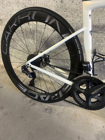 Used Specialized Tarmac Shimano Ultegra Di2 2023 Road & Gravel, White — image 8 of 10