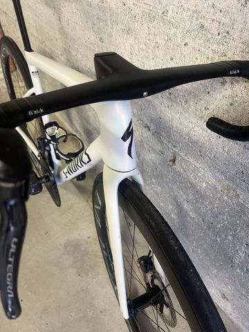Used Specialized Tarmac Shimano Ultegra Di2 2023 Road & Gravel, White — image 9 of 10