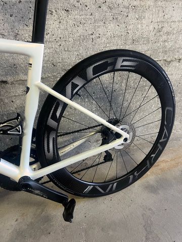 Used Specialized Tarmac Shimano Ultegra Di2 2023 Road & Gravel, White — image 5 of 10