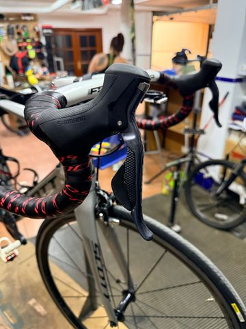 Used Scott Foil 15 Custom Shimano Ultegra Di2 2015 Road & Gravel, Light Gray — image 3 of 5