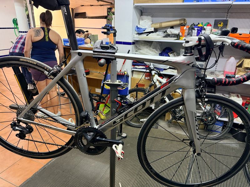 Used Scott Foil 15 Custom Shimano Ultegra Di2 2015 Road & Gravel