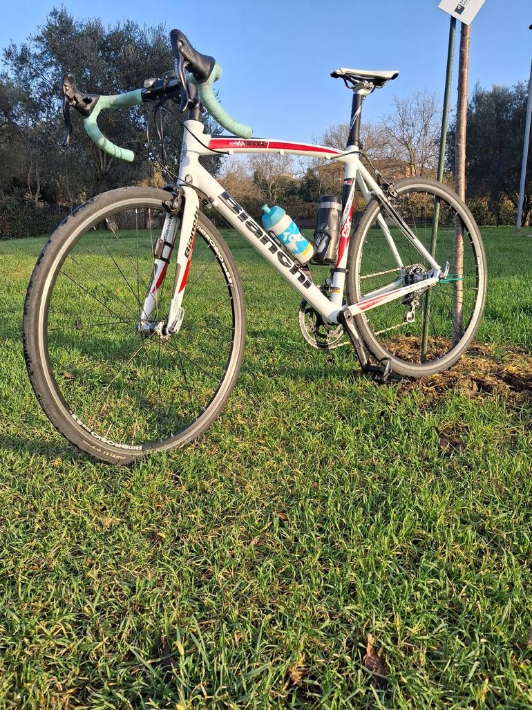 Used Bianchi Nirone Campagnolo Veloce 2011 Road & Gravel, Blanco — image 2 of 20