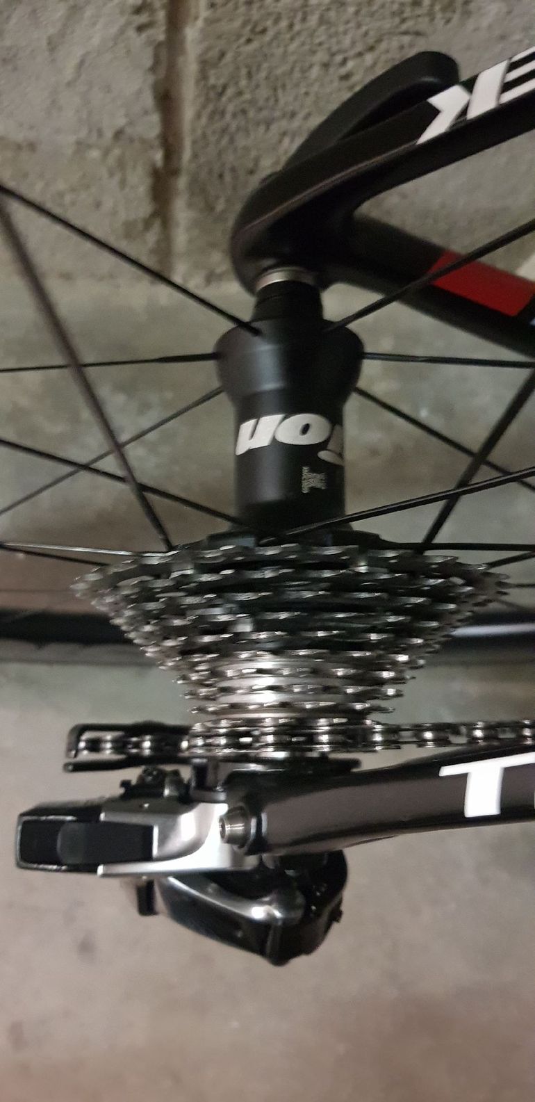 Used Trek Madone SRAM Red eTap 2017 Road & Gravel, Weiß — image 11 of 16