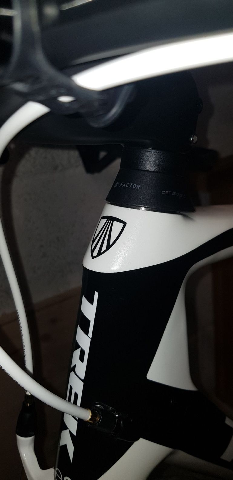 Used Trek Madone SRAM Red eTap 2017 Road & Gravel, Weiß — image 13 of 16