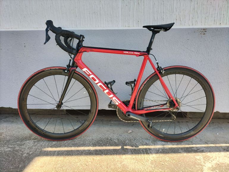 Used Focus IZALCO MAX Ultegra 2018 2018 Road & Gravel, Red — image 2 of 5
