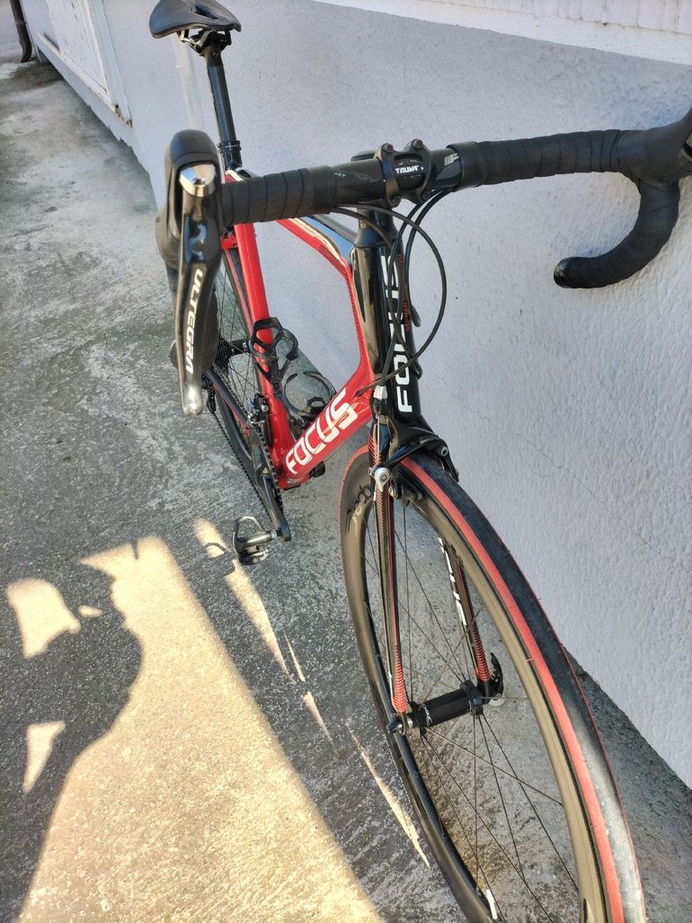 Used Focus IZALCO MAX Ultegra 2018 2018 Road & Gravel, Red — image 4 of 5