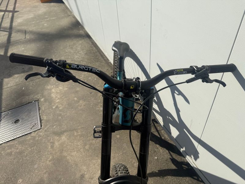 Używany Scott Gambler 910 2024 2024 Mountainbike — zdjęcie 2 z 6