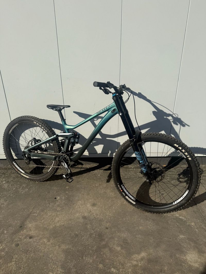 Używany Scott Gambler 910 2024 2024 Mountainbike — zdjęcie 1 z 6