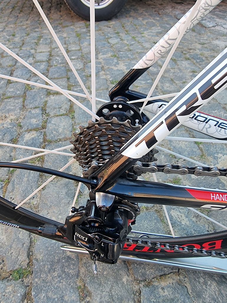 Used Trek Trek Madone 6.9 - Team Radio Shack - Michał Kwiatkowski 2011 Road & Gravel, Rot — image 9 of 13