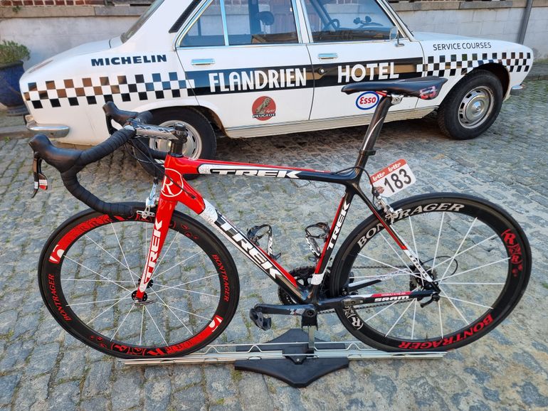 Used Trek Trek Madone 6.9 - Team Radio Shack - Michał Kwiatkowski 2011 Road & Gravel, Rot — image 3 of 13