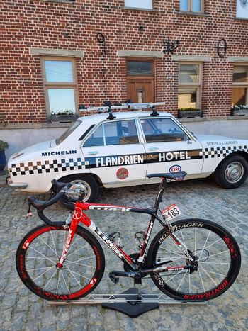 Used Trek Trek Madone 6.9 - Team Radio Shack - Michał Kwiatkowski 2011 Road & Gravel, Rot — image 2 of 13