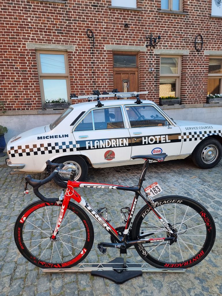 Used Trek Trek Madone 6.9 - Team Radio Shack - Michał Kwiatkowski 2011 Road & Gravel, Rot — image 2 of 13