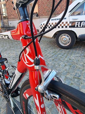 Used Trek Trek Madone 6.9 - Team Radio Shack - Michał Kwiatkowski 2011 Road & Gravel, Rot — image 12 of 13