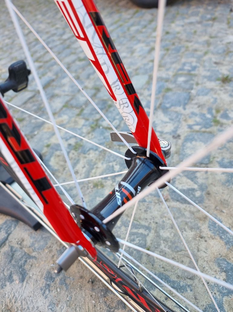 Used Trek Trek Madone 6.9 - Team Radio Shack - Michał Kwiatkowski 2011 Road & Gravel, Rot — image 11 of 13