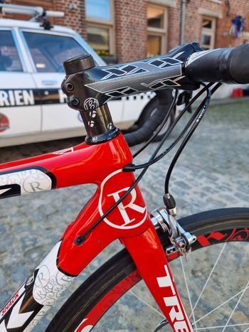 Used Trek Trek Madone 6.9 - Team Radio Shack - Michał Kwiatkowski 2011 Road & Gravel, Rot — image 6 of 13