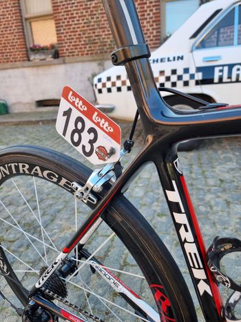 Used Trek Trek Madone 6.9 - Team Radio Shack - Michał Kwiatkowski 2011 Road & Gravel, Rot — image 7 of 13