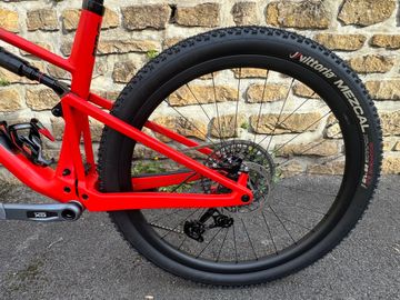 Used BMC Fourstroke 01 TWO 2024 2024 Mountainbike, Red, 29 — image 8 of 21