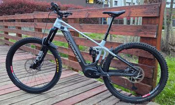 Mondraker Crafty Shimano Deore XT 2022 Mountainbike usato, Grigio chiaro — immagine 2 di 8