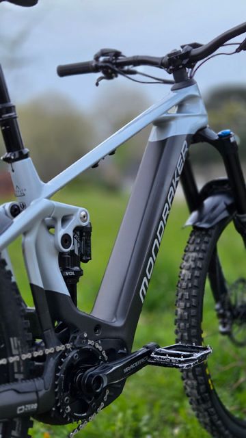 Mondraker Crafty Shimano Deore XT 2022 Mountainbike usato, Grigio chiaro — immagine 4 di 8