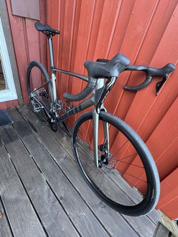 Tweedehands Giant Defy Advanced 1 2024 2024 Road & Gravel — afbeelding 2 van 4