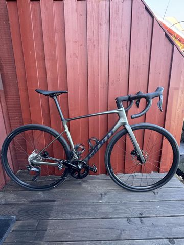 Tweedehands Giant Defy Advanced 1 2024 2024 Road & Gravel — afbeelding 1 van 4