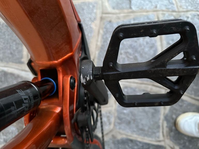 Used Giant Stance Shimano Deore 2022 Mountainbike, Orange — image 4 of 11