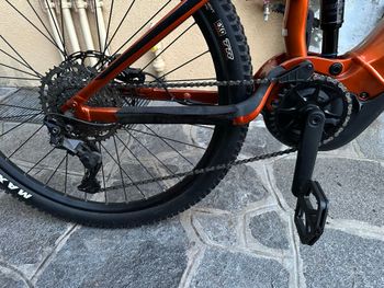 Used Giant Stance Shimano Deore 2022 Mountainbike, Orange — image 3 of 11