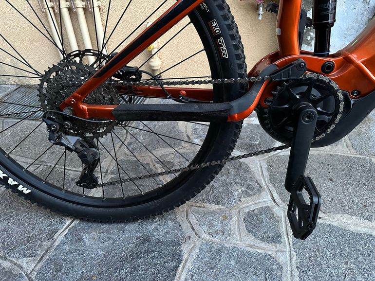Used Giant Stance Shimano Deore 2022 Mountainbike, Orange — image 3 of 11