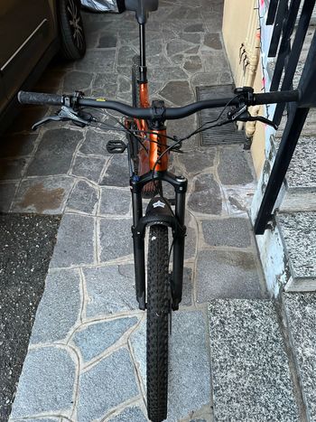 Used Giant Stance Shimano Deore 2022 Mountainbike, Orange — image 7 of 11