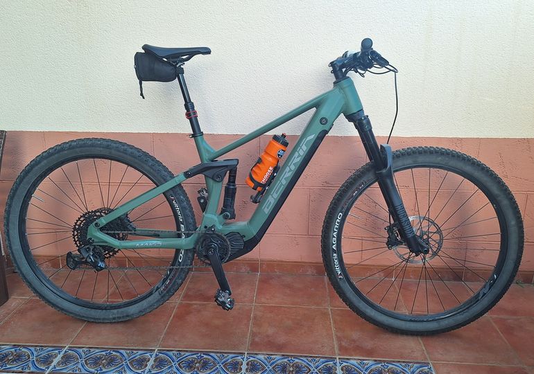 Used Berria MAKO HYBRID HP 6 2023 2023 Urban, Green — image 1 of 3