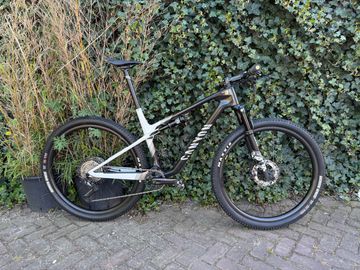 Brugt Canyon Lux CF 7 2023 2023 MTB