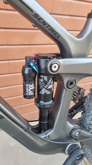Used Transition Sentinel SRAM GX 2022 Mountainbike, Light Gray — image 5 of 7