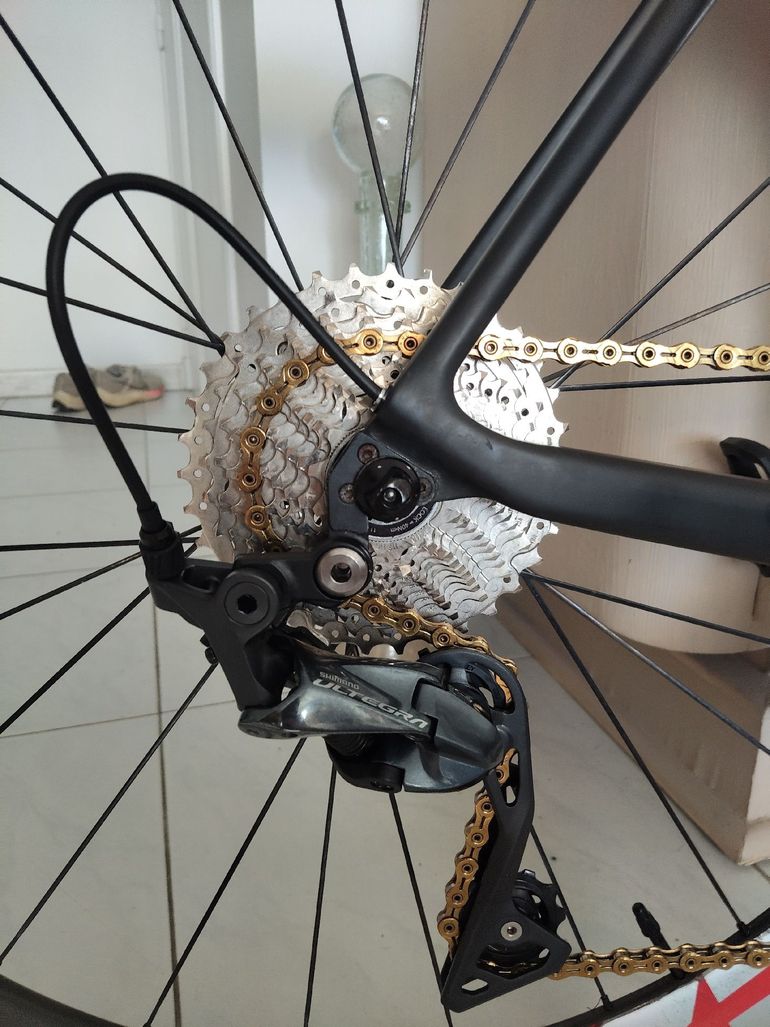 Used Canyon Ultimate CF SLX 8.0 2018 2018 Road & Gravel — image 5 of 7