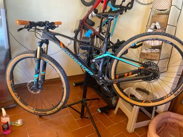 Mondraker F-Podium R 2020 2020 Mountainbike usato, Nero — immagine 2 di 3