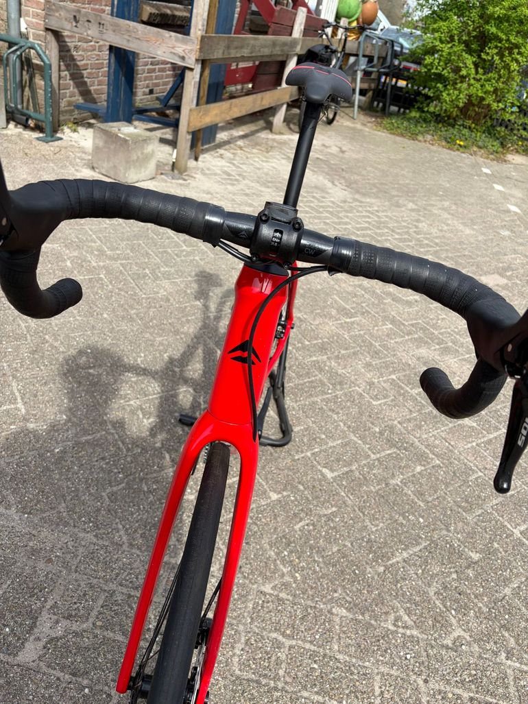Used Merida eSCULTURA 400 2025 2025 Road & Gravel, Rosso — image 3 of 5