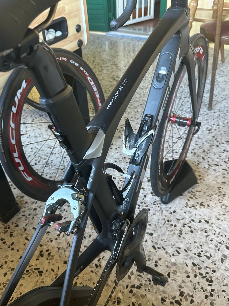 Used Trek Madone 9.0 2018 2018 Road & Gravel, Schwarz — image 8 of 18