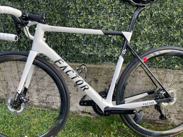 Used Factor O2 Shimano Ultegra Di2 2022 Road & Gravel, White — image 2 of 10