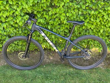 Used Trek X-Caliber 9 2019 2019 Mountainbike, Blue, 27.5, 29 — image 1 of 8