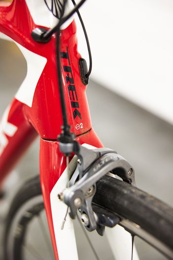 Used Trek Trek Carbono 2016 Road & Gravel, Rot — image 7 of 9