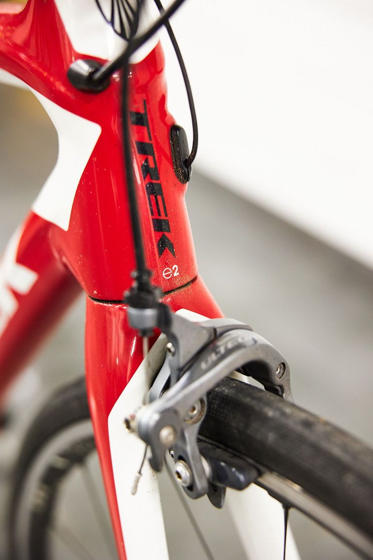 Used Trek Trek Carbono 2016 Road & Gravel, Rot — image 7 of 9