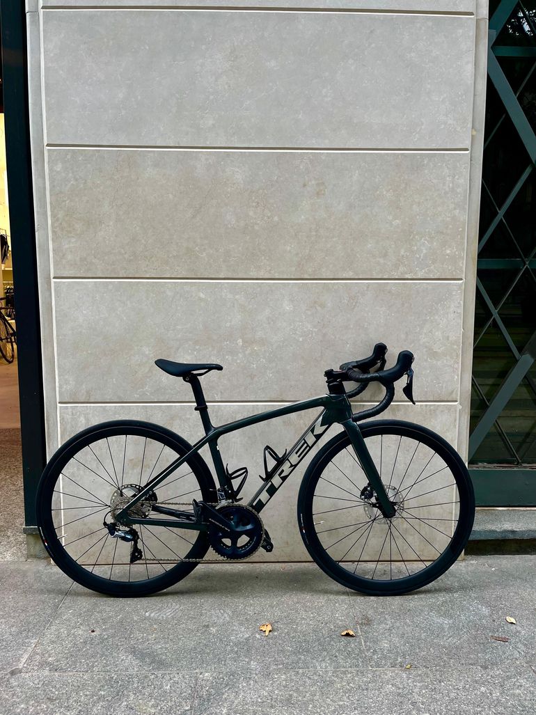 Used Trek Émonda SL 6 Disc Pro 2022 2022 Road & Gravel, Black — image 1 of 4