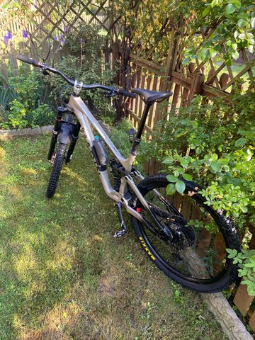 Marin Alpine Trail XR 2025 2025 Mountainbike usato, Grigio chiaro — immagine 2 di 6