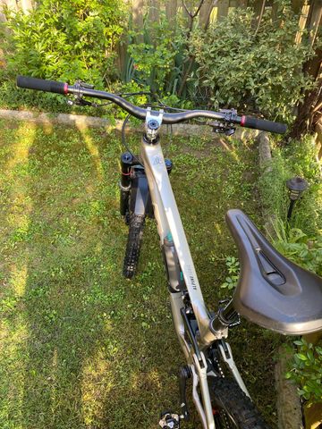 Marin Alpine Trail XR 2025 2025 Mountainbike usato, Grigio chiaro — immagine 4 di 6